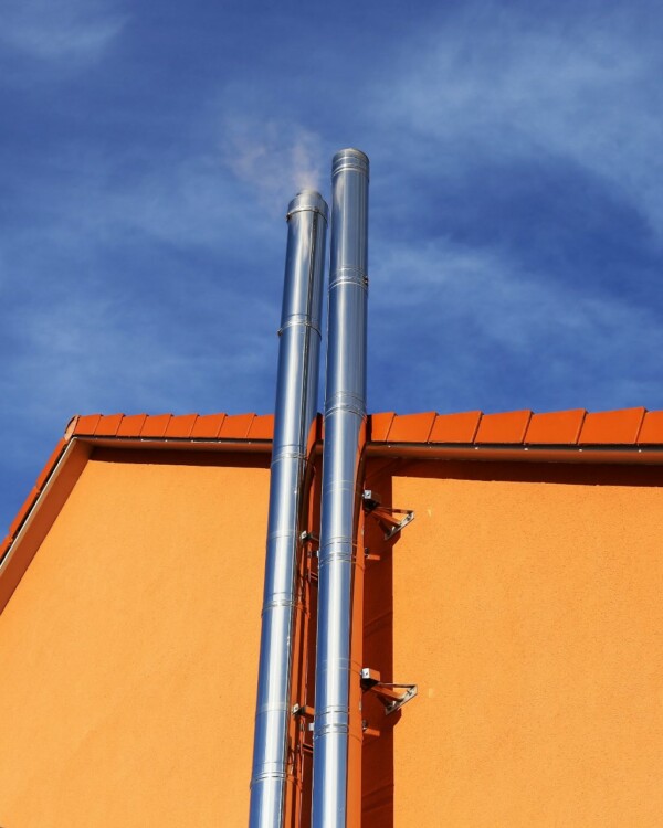 Industrie-Schornstein und Industrie-Anlagen